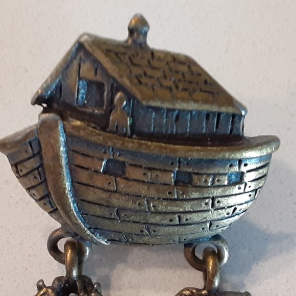 JJ Jonette antique bronze figural Noah’s ark pierced earrings - Picture 2 of 9